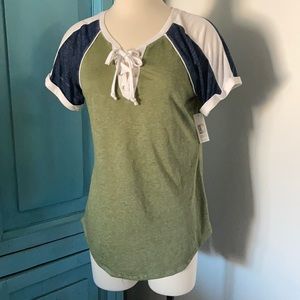 $3 Clearance Deal !!! NWT women’s tie up shirt